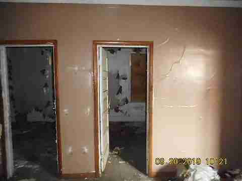 8916 Isham St (13)_m.jpg